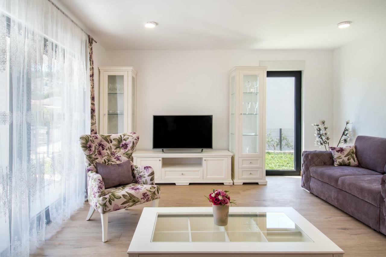 Luxury Apartments Alkar With Swimming Pool Razanj Exterior photo